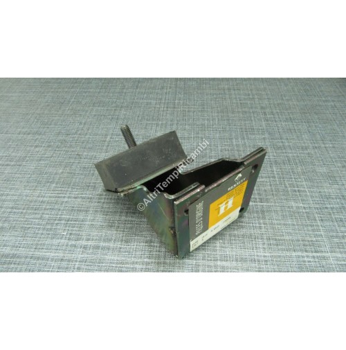 0833182700 SUPPORTO MOTORE DESTRO PER RENAULT R4 - R6