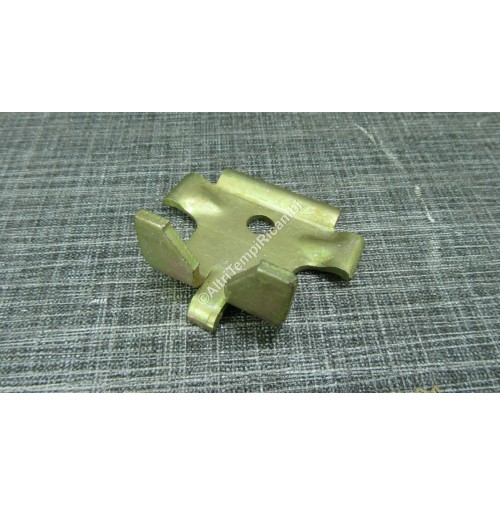 7700832845 STAFFA GANCIO PER RENAULT 18