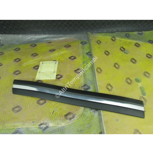 BANDA PORTA POST DX RENAULT JEEP CHEROKEE 8310001225