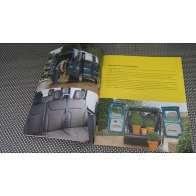 DEPLIANT DI PRESENTAZIONE RENAULT TRAFIC - DICEMBRE 2004-0