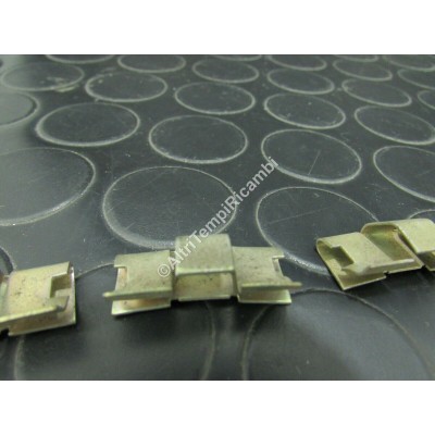 KIT GRAFFETTE GANCI FISSAGGIO CORNICE FARO FIAT 600-0
