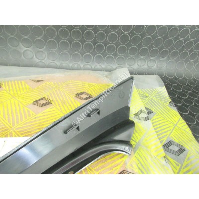 MODANATURA PROFILO FIANCATA DX RENAULT R11 7704001460-4