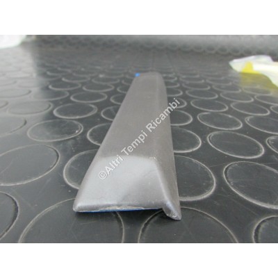 MODANATURA PROFILO PARAFANGO ANT SX RENAULT 7704000924-2