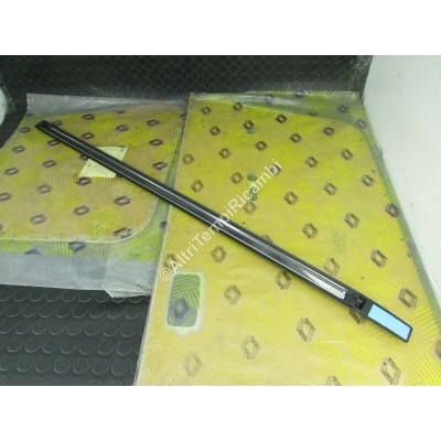 PROFILO MODANATURA LATERALE RENAULT 7704000055-1