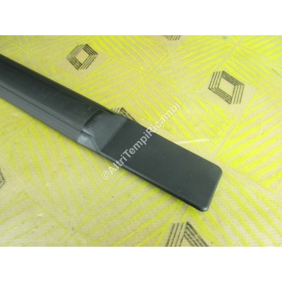 PROFILO MODANATURA LATERALE RENAULT 7704000055-6