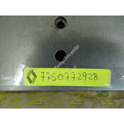 TRAVERSA STAFFA RENAULT R21 7750772928-9